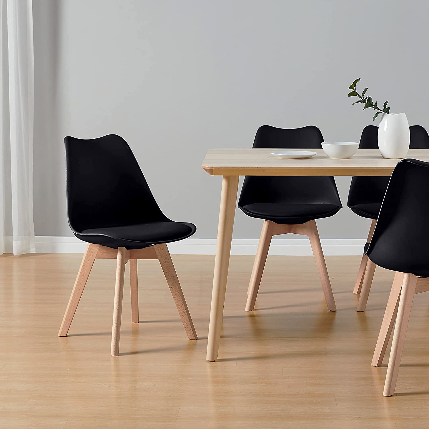 Juego de 4 sillas de comedor tapizadas Homylin PU en negro